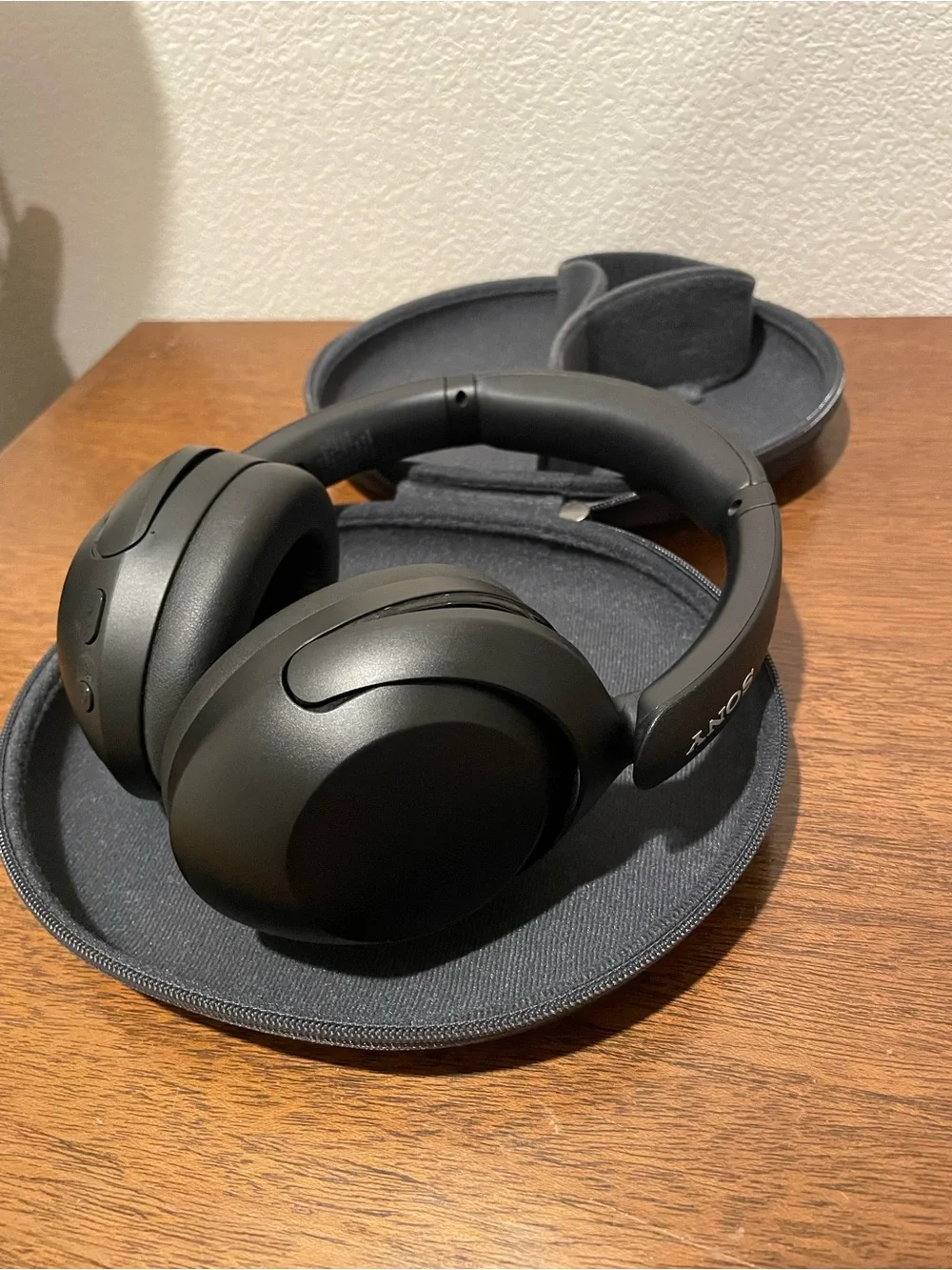 Sony WH-XB910N Wireless Bluetooth Over Ear Headphones with Case and Charger